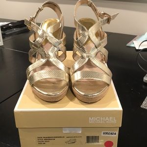 Michael Kors gold pumps